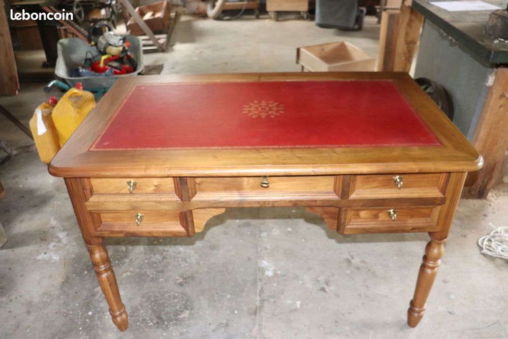 Bureau 5 tiroirs noyer massif Style Louis Philippe Meubles