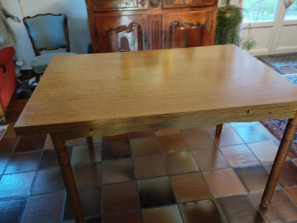 table de cuisine . Meubles
