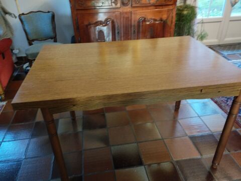 table de cuisine . 50 Mellecey (71)