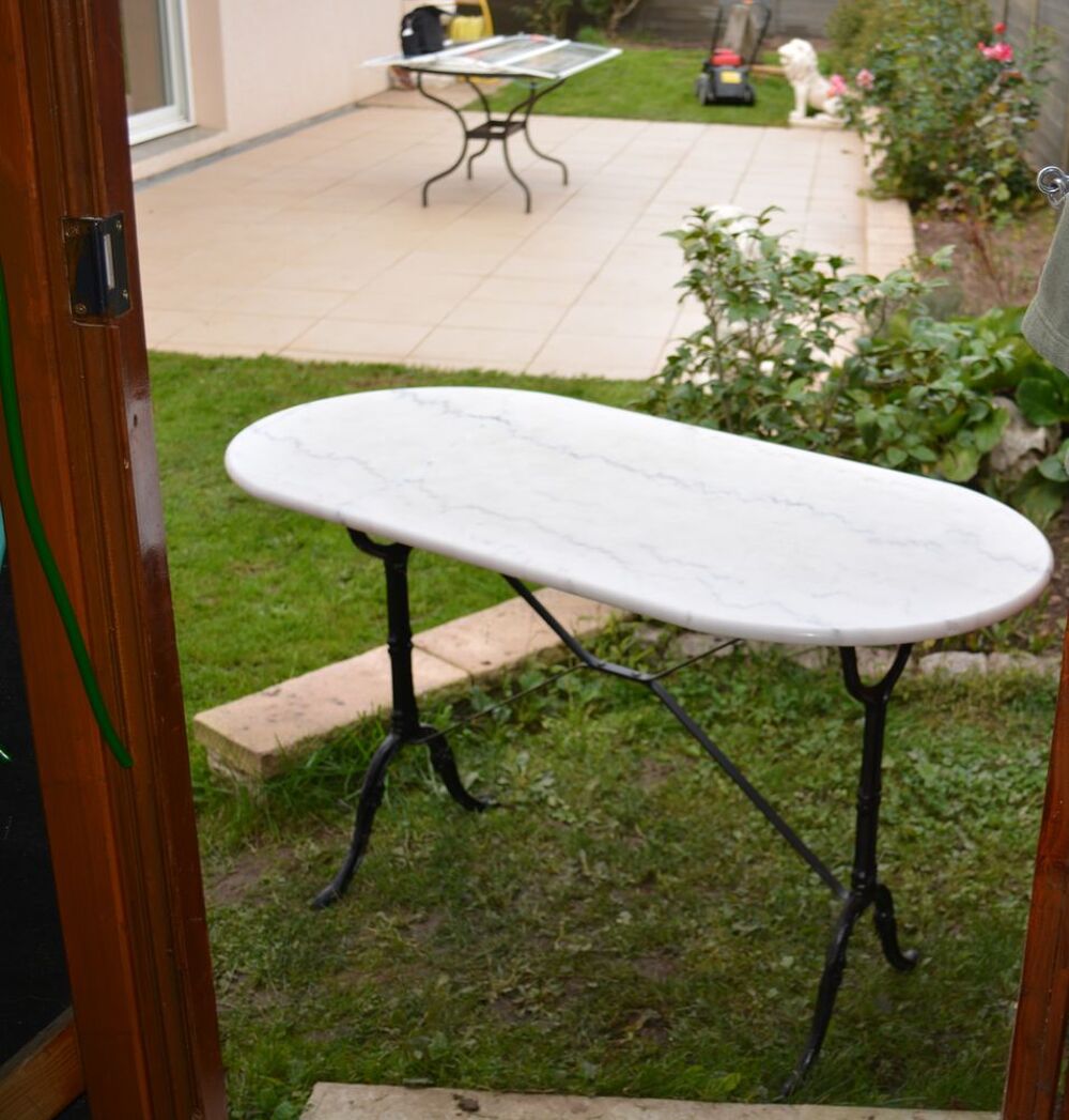 Table de bistrot en marbre gris Meubles