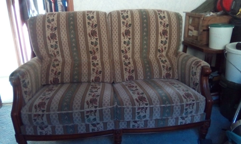  canap&eacute; et 2 fauteuils Meubles