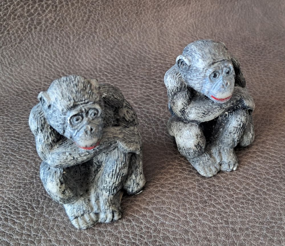 lot de 2 figurines en r&eacute;sine repr&eacute;sentant 2 singes chimpanz&eacute; Décoration