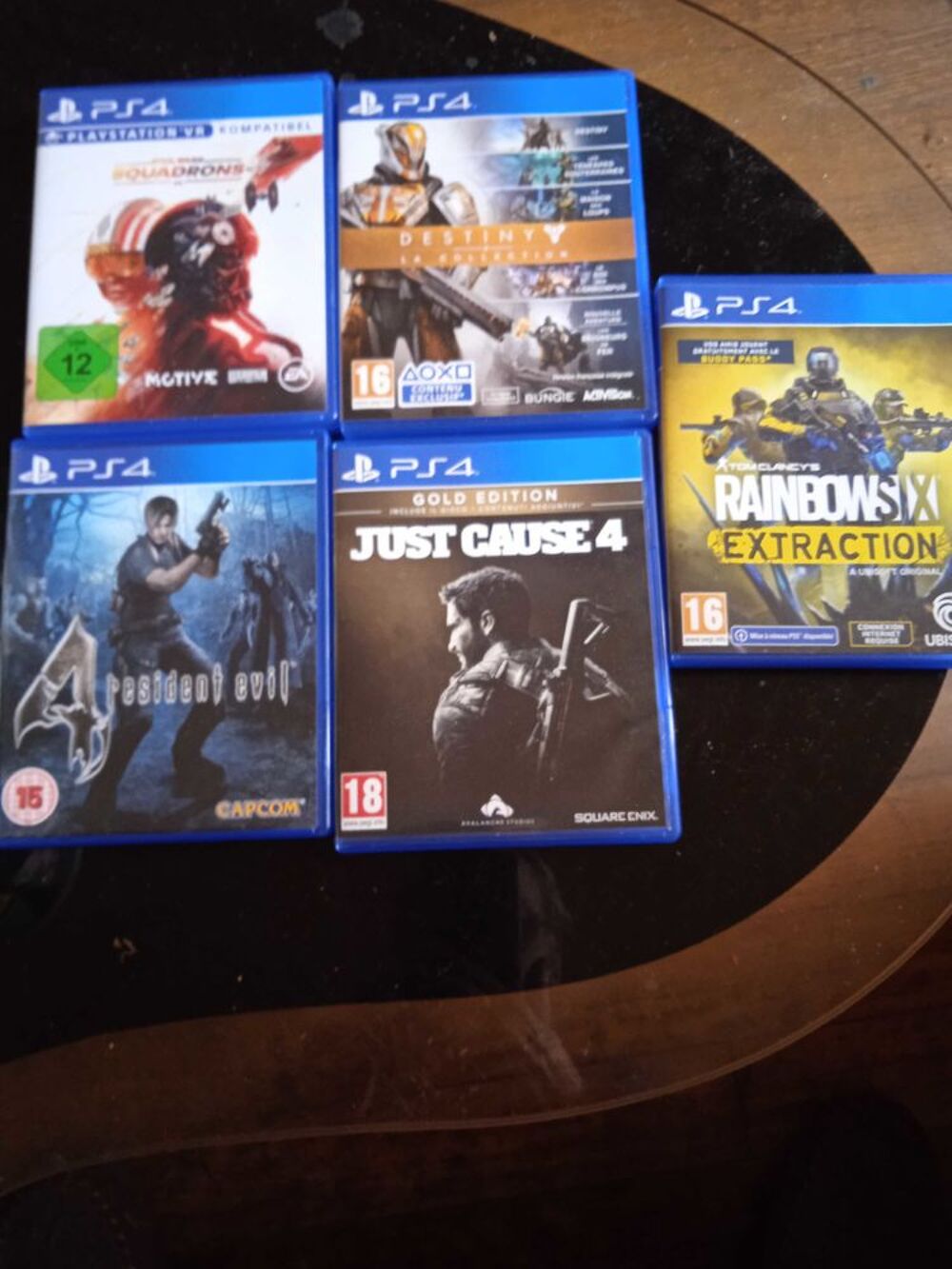   téléphone de bureau avec écran et cinq jeux PS4 50 euros 