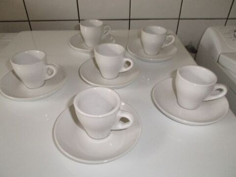 Service � caf�  porcelaine (6 tasses et 6 sous-tasses) 20 Lourdes (65)