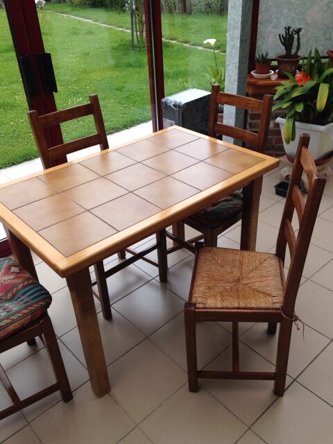 table de cuisine et ses 4 chaises en TBEG  150 Estaires (59)