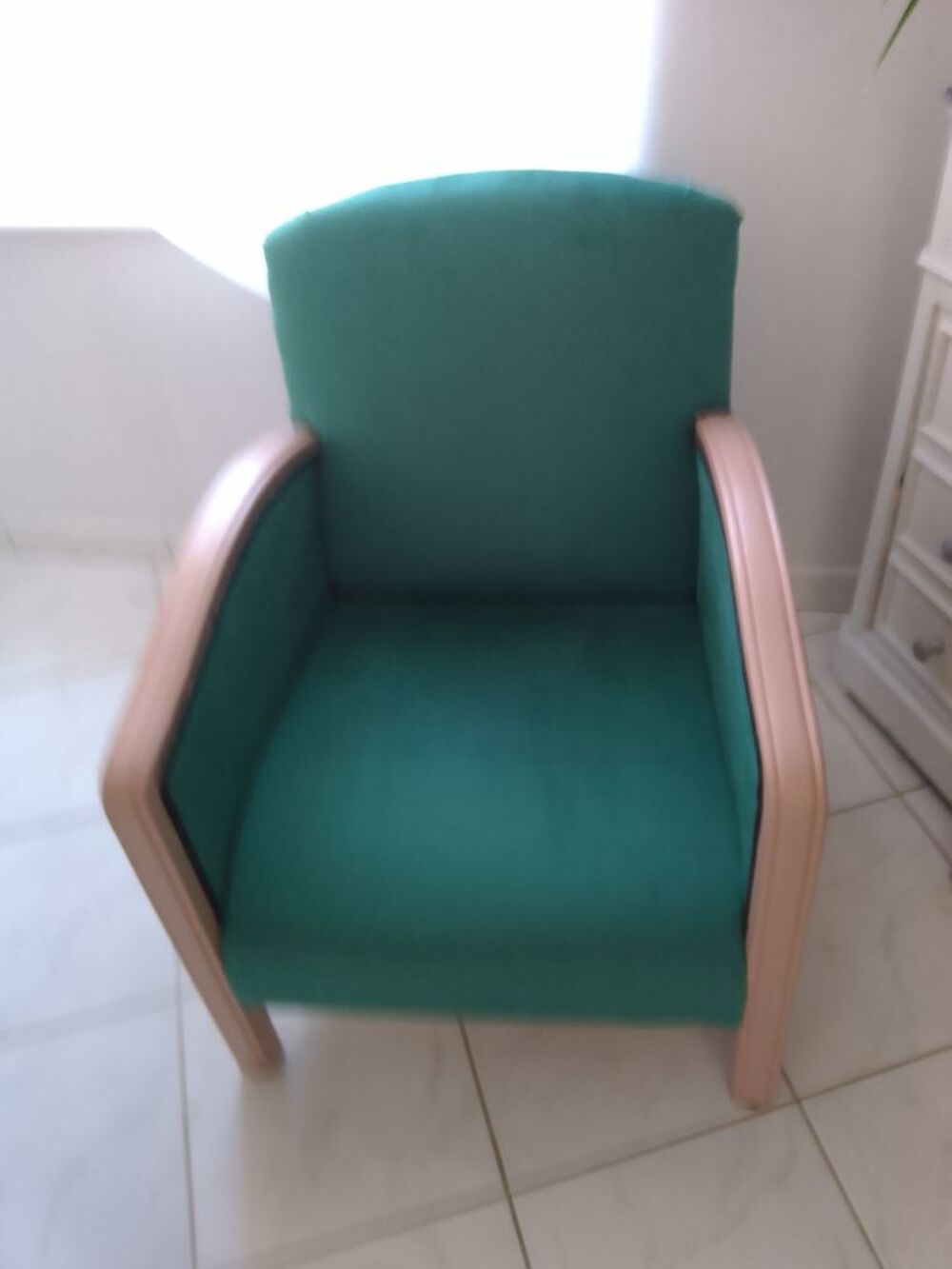 Fauteuil relook&eacute; a neuf tr&egrave;s bon &eacute;tat Photos/Video/TV