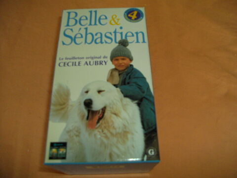 Coffret de quatre cassettes vidéo de :  BELLE ET SEBASTIEN  20 Perros-Guirec (22)