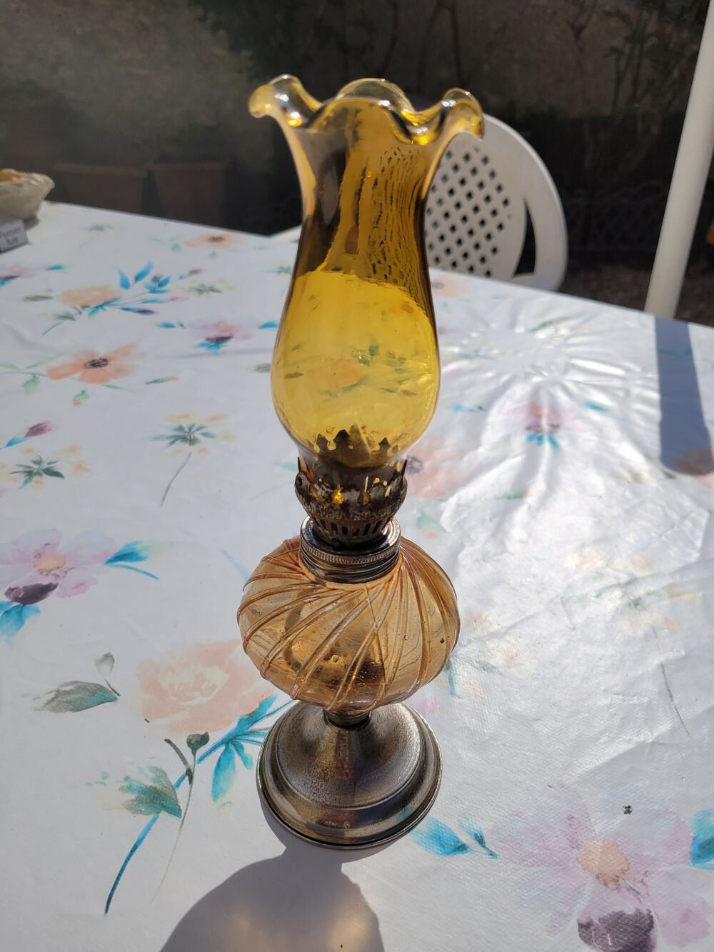 petite lampe &agrave; p&eacute;trole vintage 
