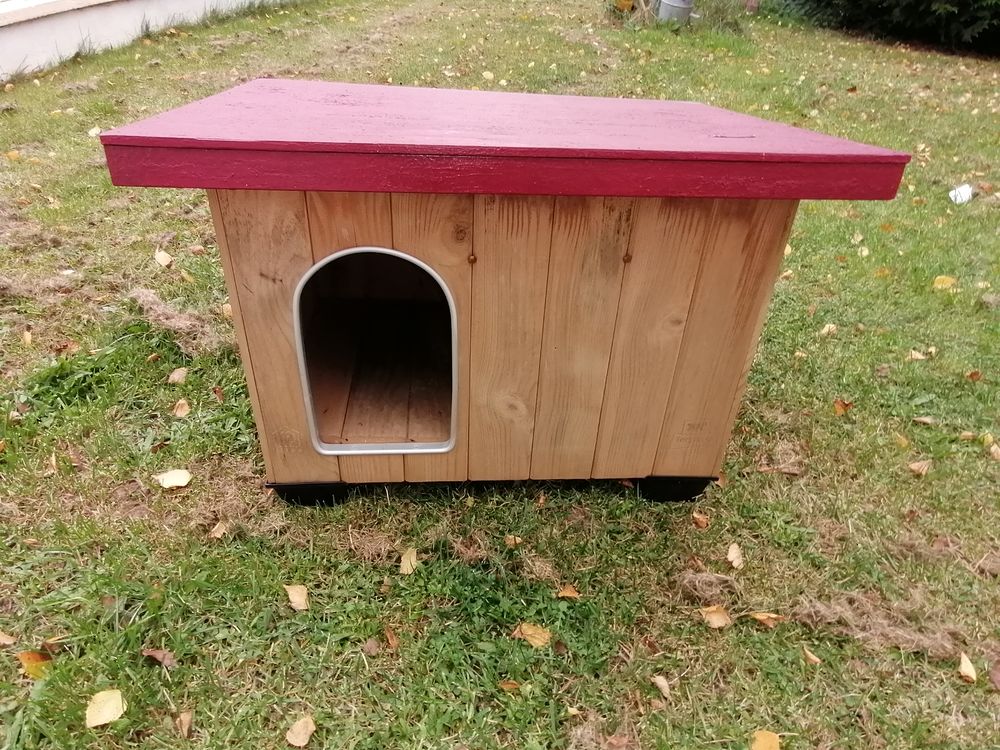 LOT DE 2 NICHES EN BOIS 
POUR CHATS OU PETITS CHIENS Jardin