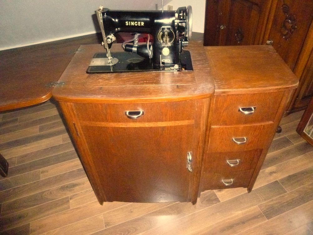 ANCIENNE MACHINE A COUDRE SINGER 191B . VERS 1960 . Meubles