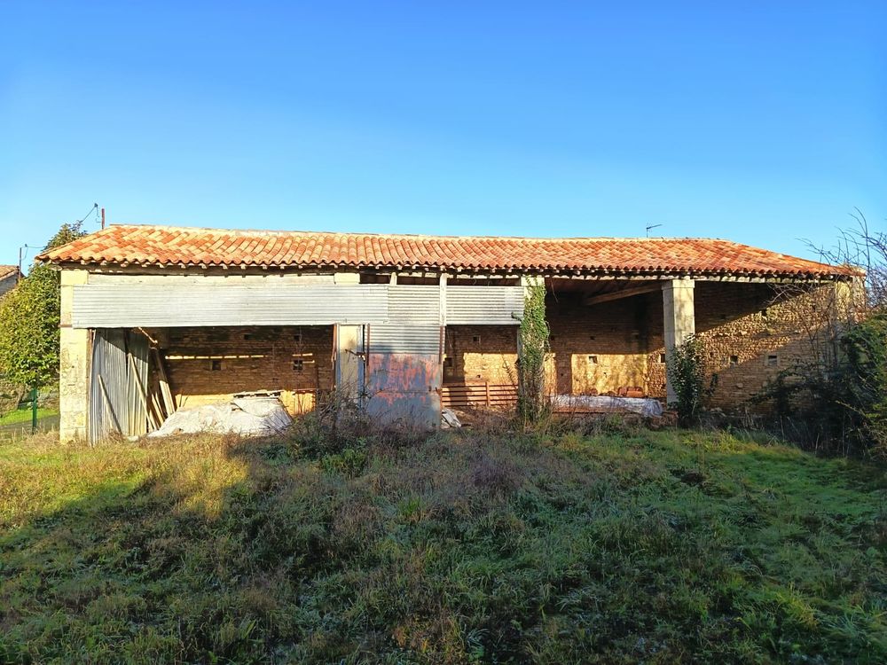Vente Remise/Grange grange 100 m2 à rénover avec dépendances Béceleuf