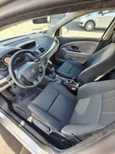 M&eacute;gane III RENAULT MEGANE III 1.6 110 ETHANOL AUTHENTIQUE 2011 occasion 93430 Villetaneuse