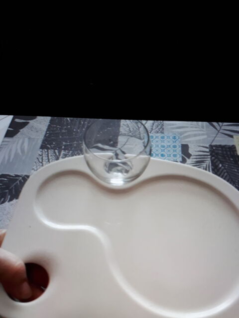 Assiette   mange    debout  en tr�s bon �tat 510 Auterive (31)