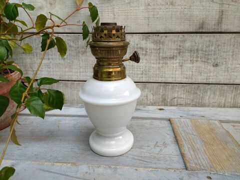 Lampe � P�trole Verre Opaline Blanche Bruleur Matador  38 Loches (37)