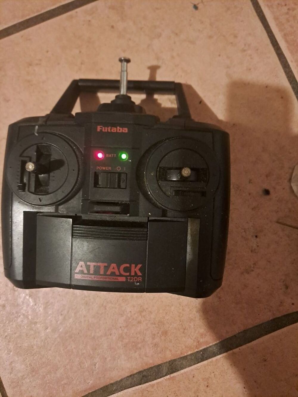 2 telecommandes a 40 euros les deux pour modelisme Jeux / jouets