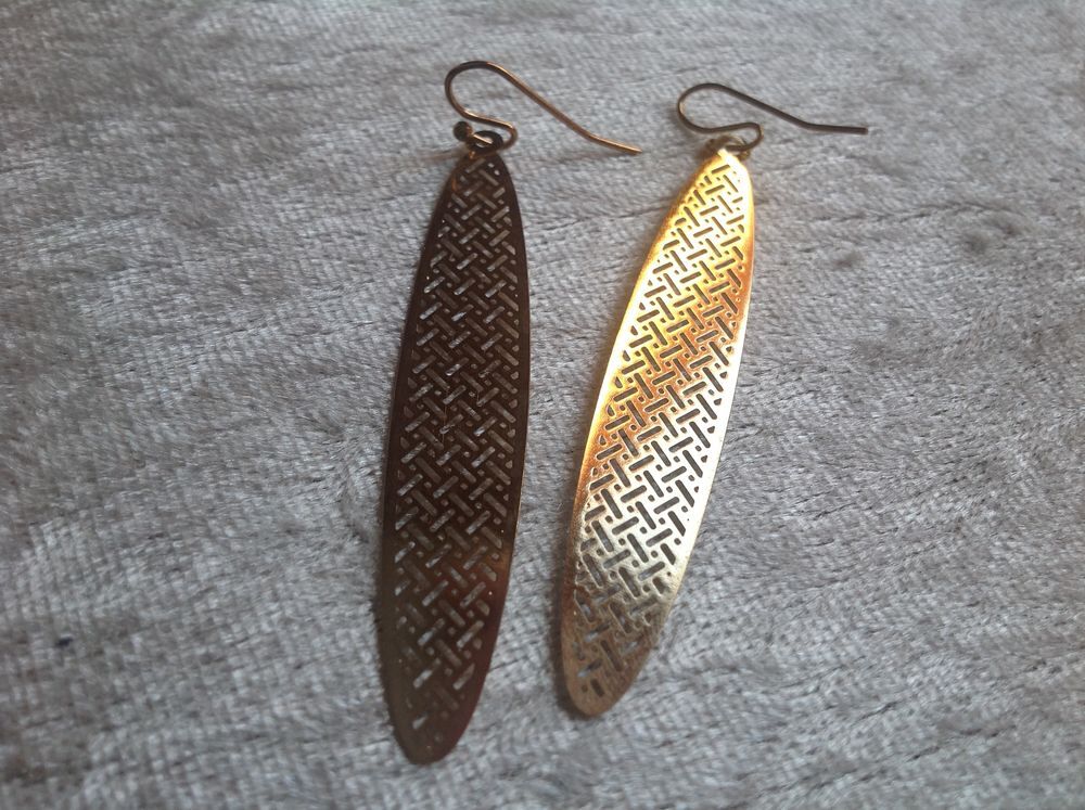 BOUCLES OREILLES DOR&Eacute;E FORME PLANCHE SURF 6,3 cm Bijoux et montres