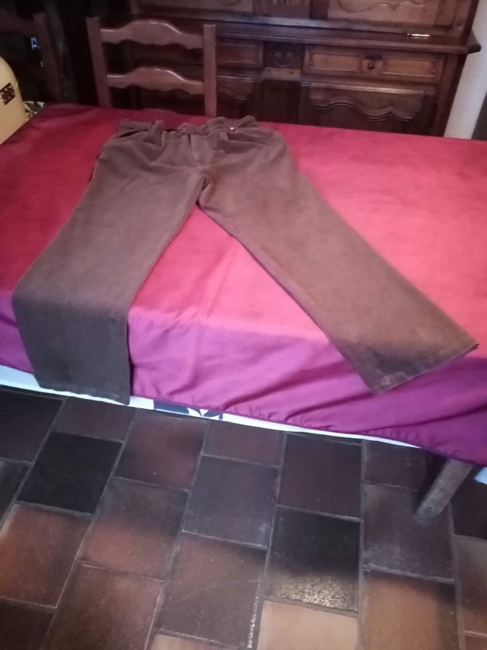 Pantalon en velours marron fonc&eacute; taille 44 Vtements