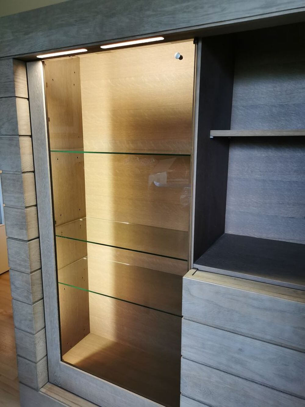 Vaisselier contemporain avec vitrine &eacute;clair&eacute;e Meubles