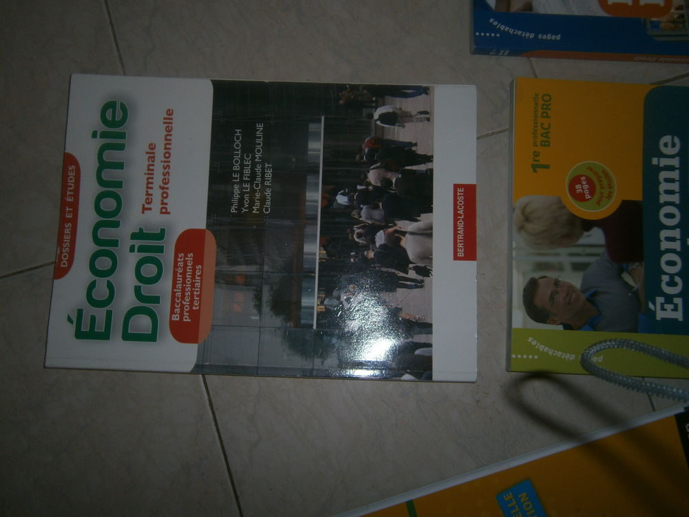 manuel economie droit Ed Bertrand Lacoste
Bac pro tertiaire
Livres et BD