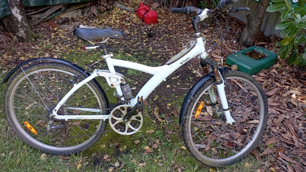 Lot de deux v&eacute;los b'twen tourisme V�los