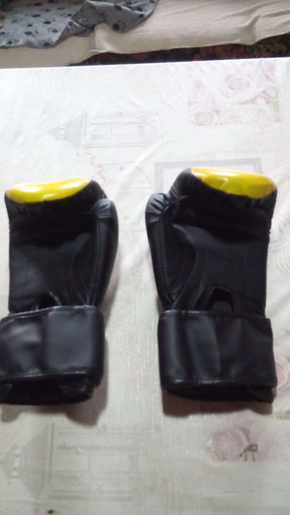 gant de boxe neuf taille ( L ) Sports