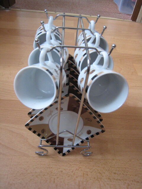 Tasses et sous - tasses  -  (NH78) 12 Versailles (78)