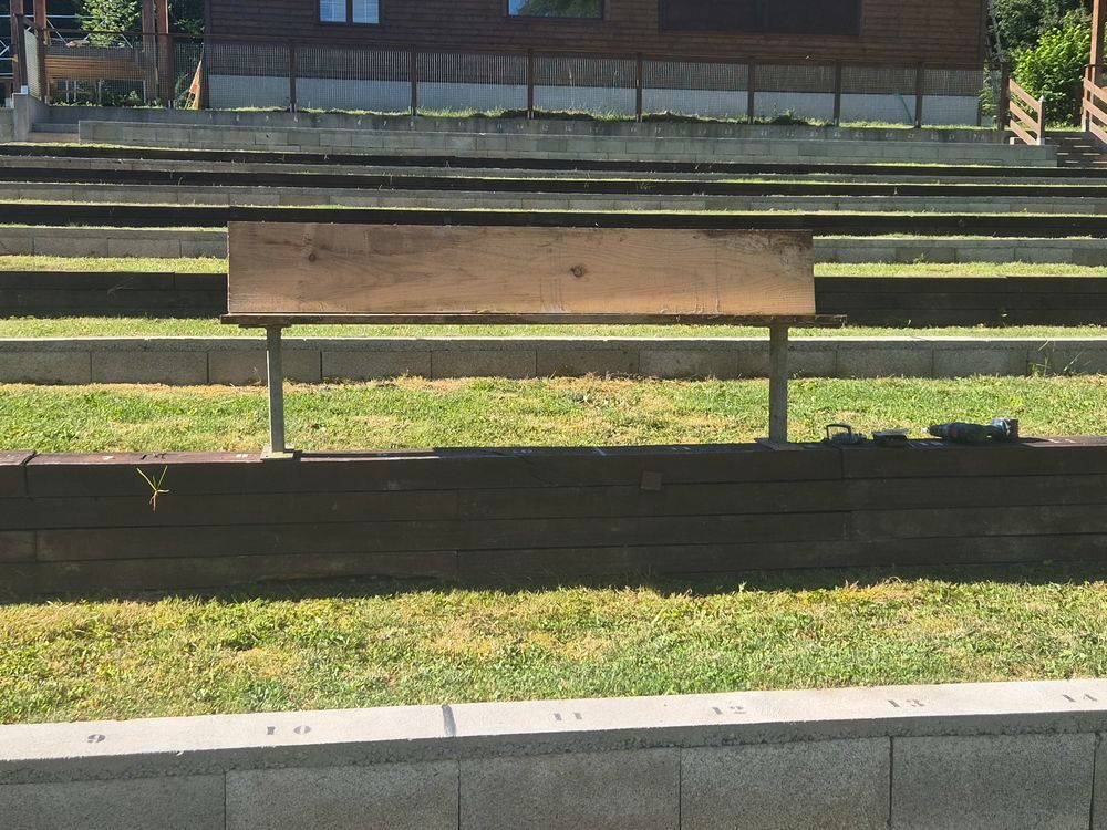 Pieds de bancs + dossier en acier galvanis&eacute; Meubles