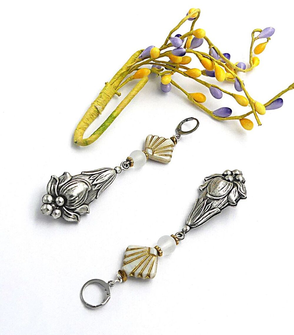 Boucles d'oreilles vintage Art D&eacute;co m&eacute;tal argent&eacute;, verre
Bijoux et montres