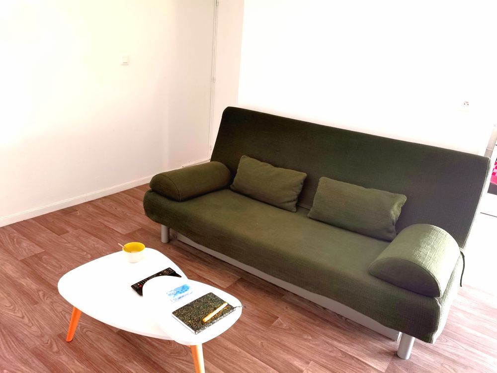 Canap&eacute; lit convertible, pas de livraison / pas de paypal.
Meubles