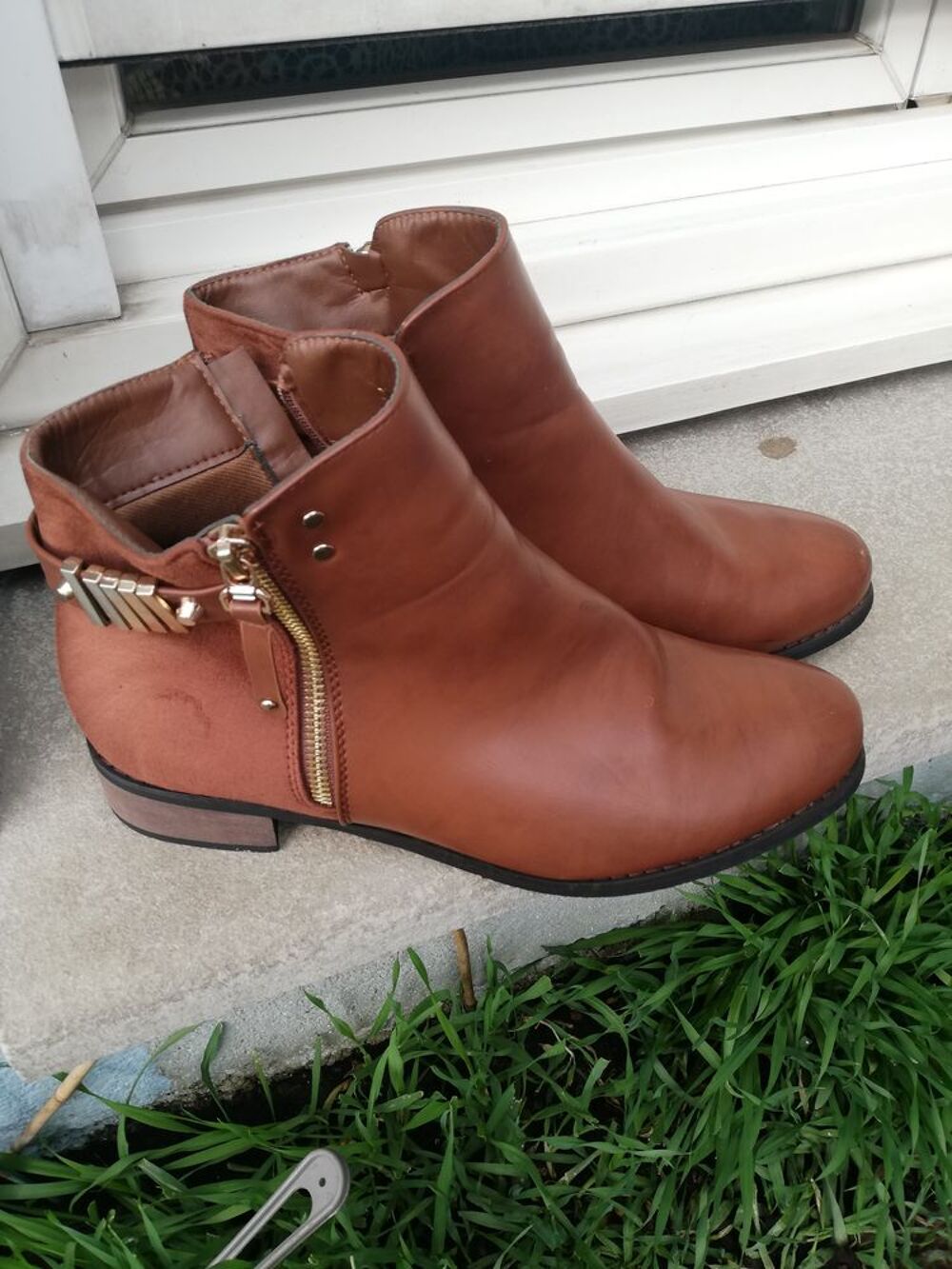 Bottine marron taille 40
Chaussures
