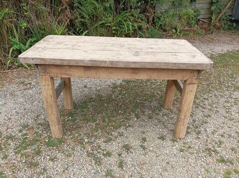 Table tablis lot centrale bois massif Aro-gomme  150 Ploubazlanec (22)