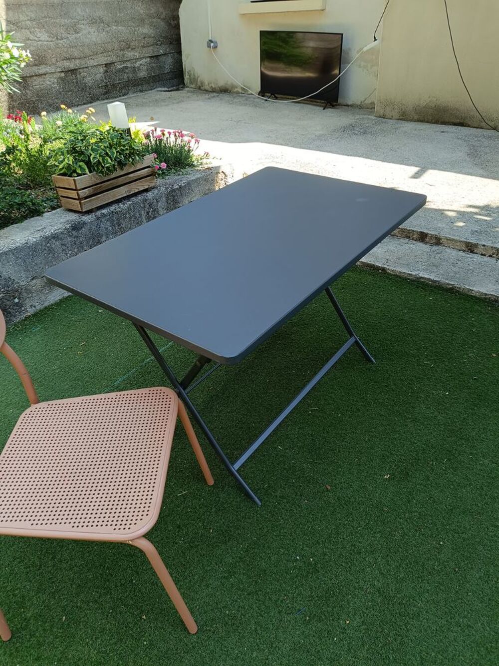 Table de jardin, acier, tr&egrave;s bon &eacute;tat, gris 
70-110 cm Jardin