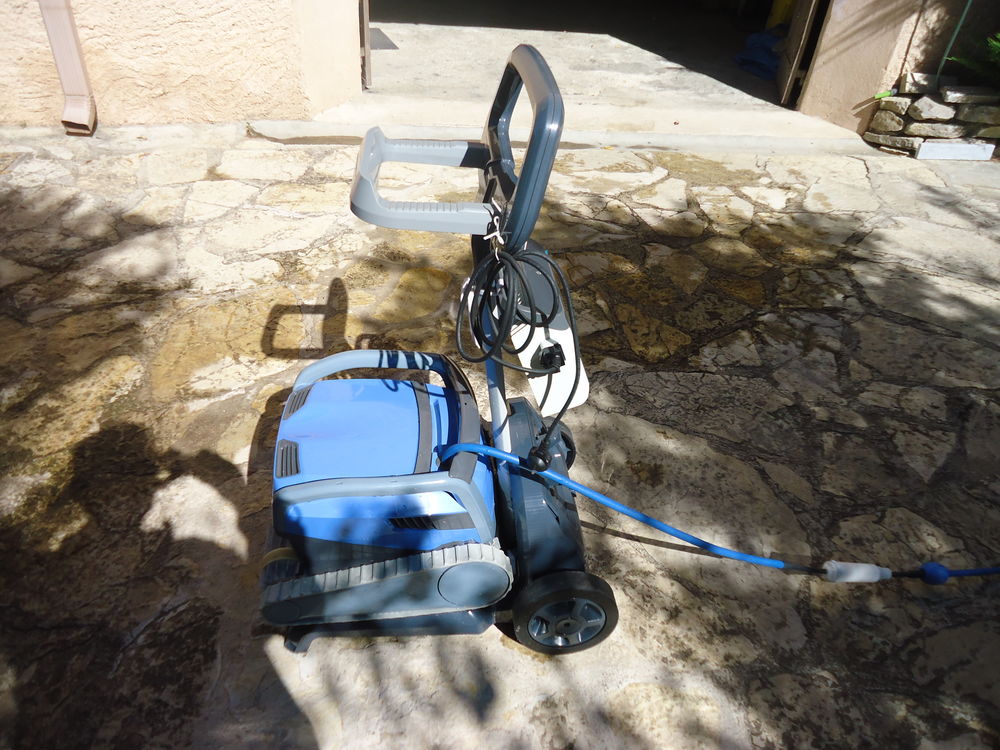 ROBOT DE PISCINE DOLPHIN M 600 SOUS GARANTIE AVEC CADDY Bricolage