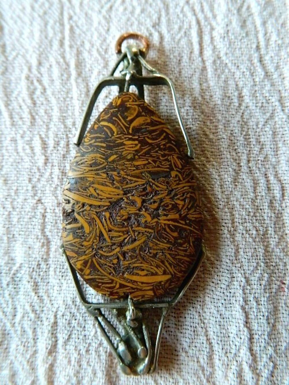 Superbe pendentif en Jaspe fossile pierre roul&eacute; Bijoux et montres