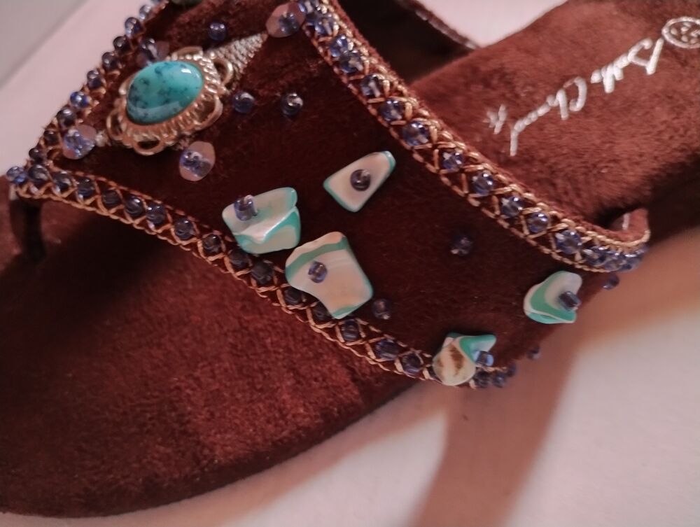 Tongs pour femme en velours marron avec pierres Chaussures