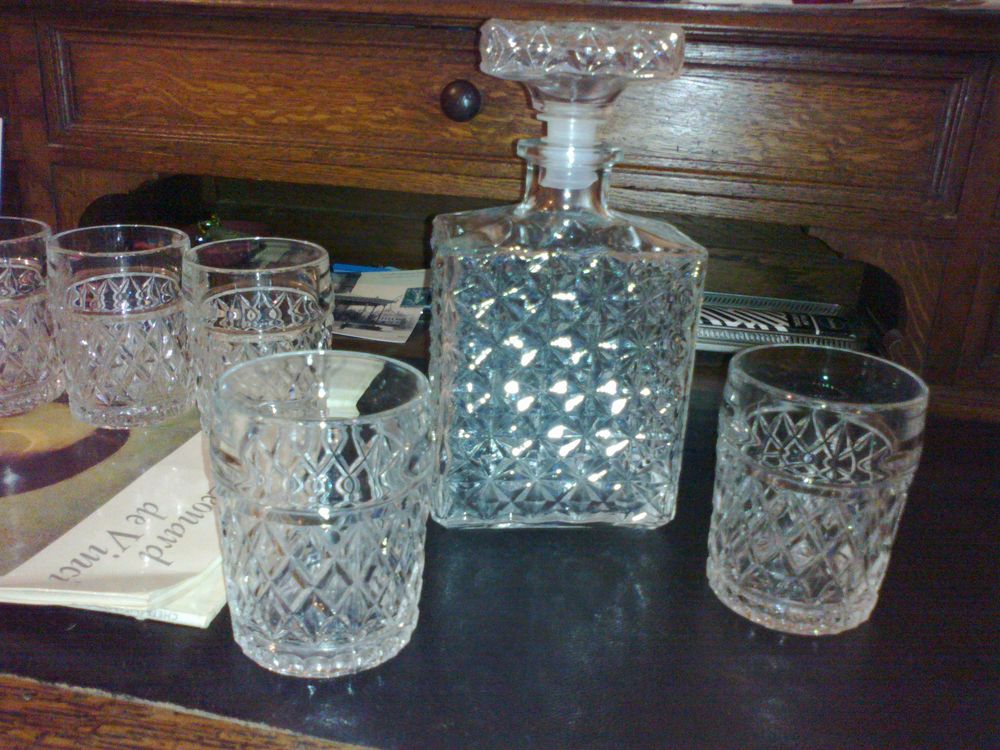Ancienne Carafe et 6 verres &agrave; whisky Décoration
