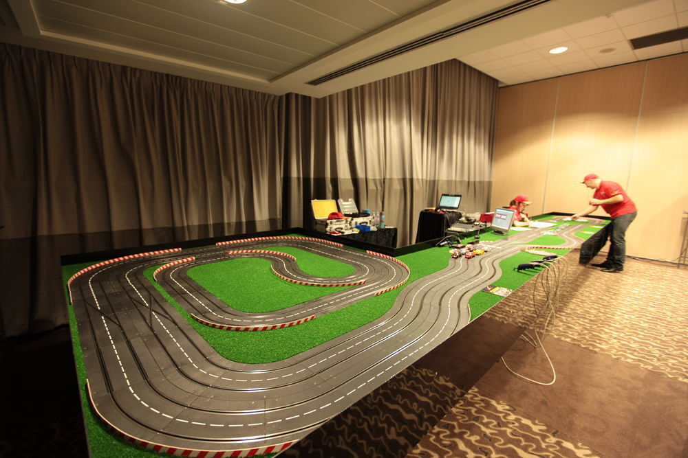 CIRCUIT DE SLOT-RACING Jeux / jouets