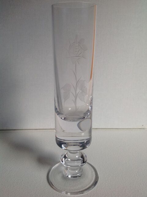 VASE EN CRISTAL AVEC FLEUR FINEMENT GRAVÉE Envoi Possible
15 Trégunc (29)