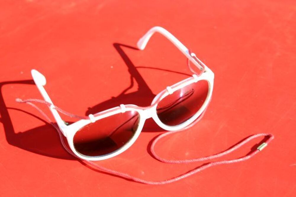 Paire de lunettes pharmasol neuve Bijoux et montres