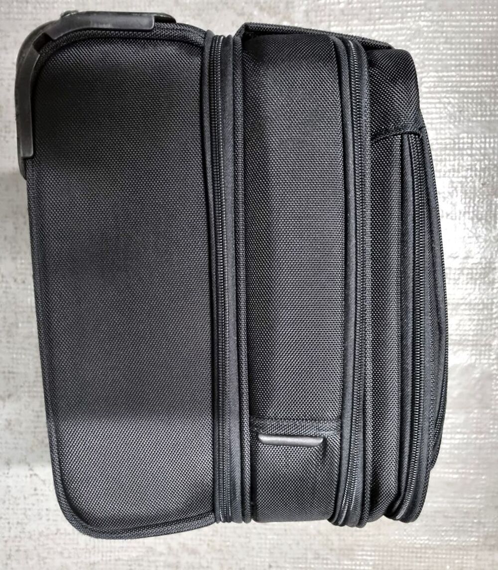 MALLETTE DE TRANSPORT A ROULETTES Maroquinerie