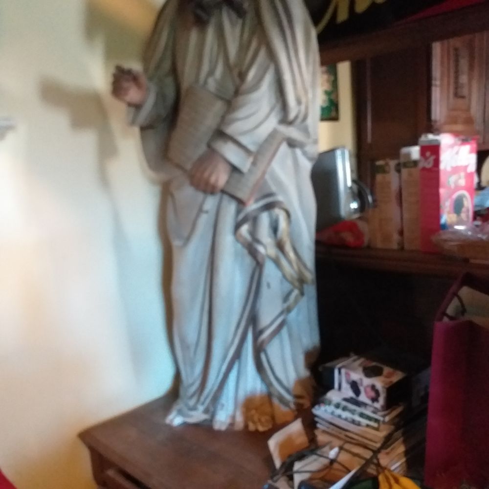 STATUE 