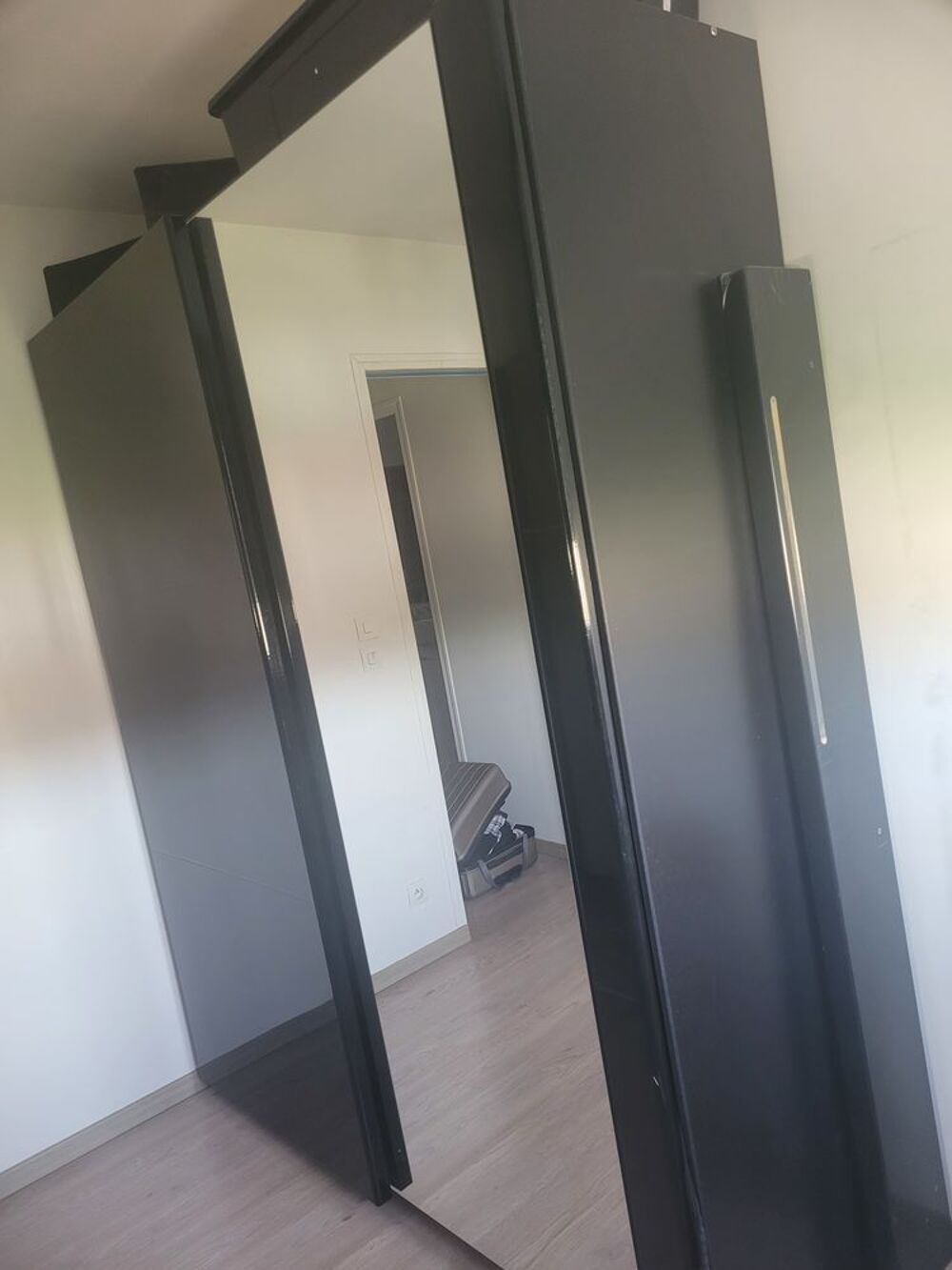 Armoire laqu&eacute;e noire Meubles