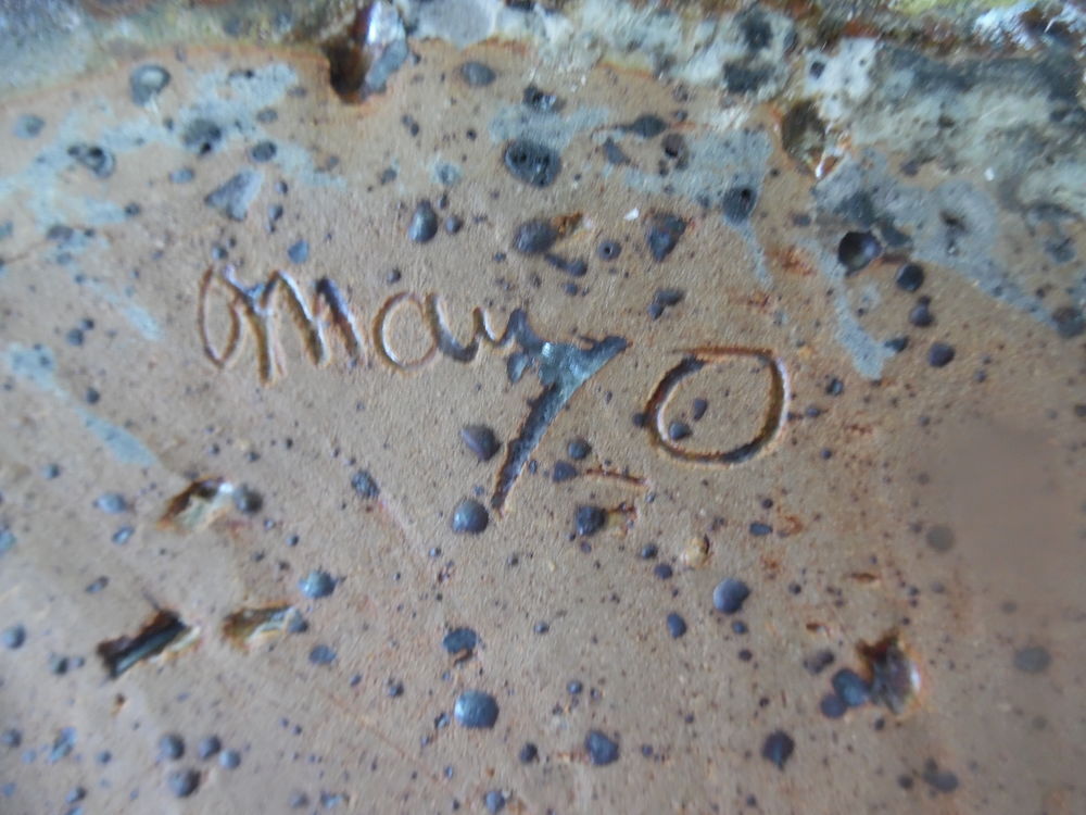 Soupi&egrave;re ancienne en gr&egrave;s sign&eacute;e mayo
H 13 cm X D 21 cm Cuisine
