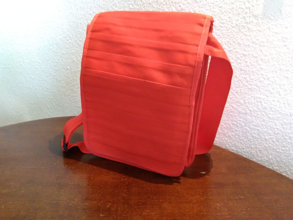 Sacoche en ceinture de s&eacute;curit&eacute; Maroquinerie