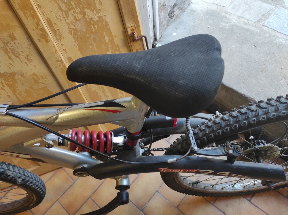 VTT topbike 24 pouces bon &eacute;tat g&eacute;n&eacute;ral pour enfants 10 12 an Vélos