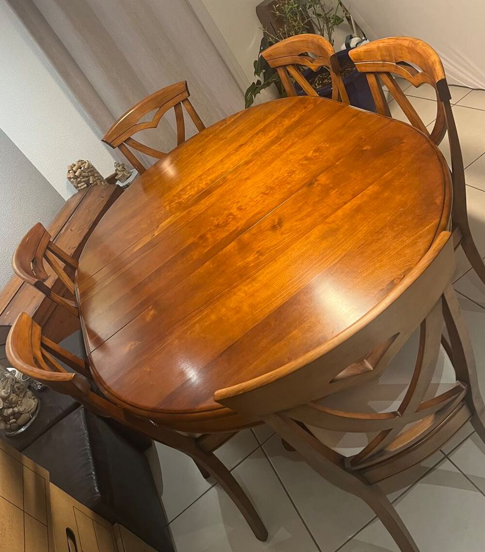 Table ronde en merisier avec chaises Meubles
