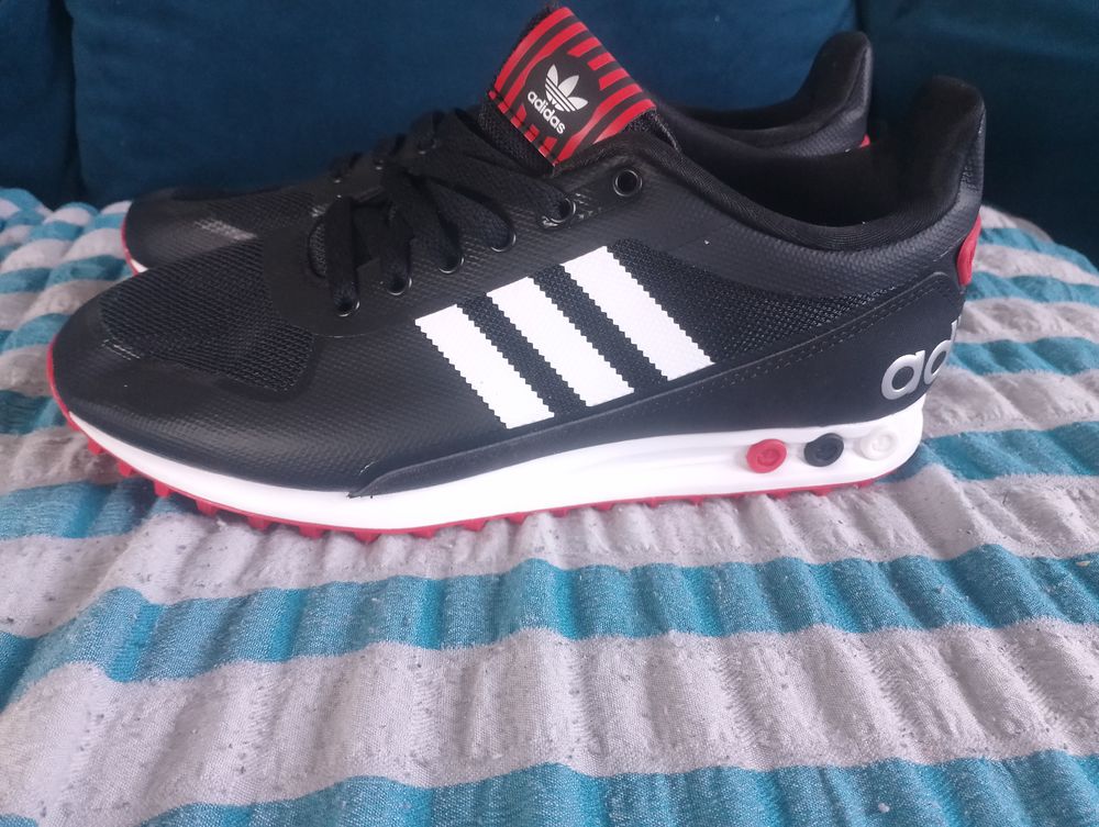 Basket adidas LA trainer 2 neuve Chaussures