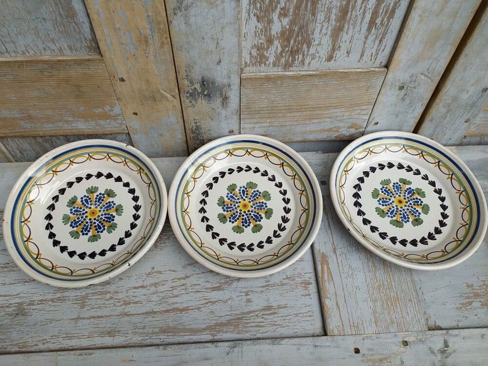 Assiettes en Fa&iuml;ence de Nevers ou Autre Décoration