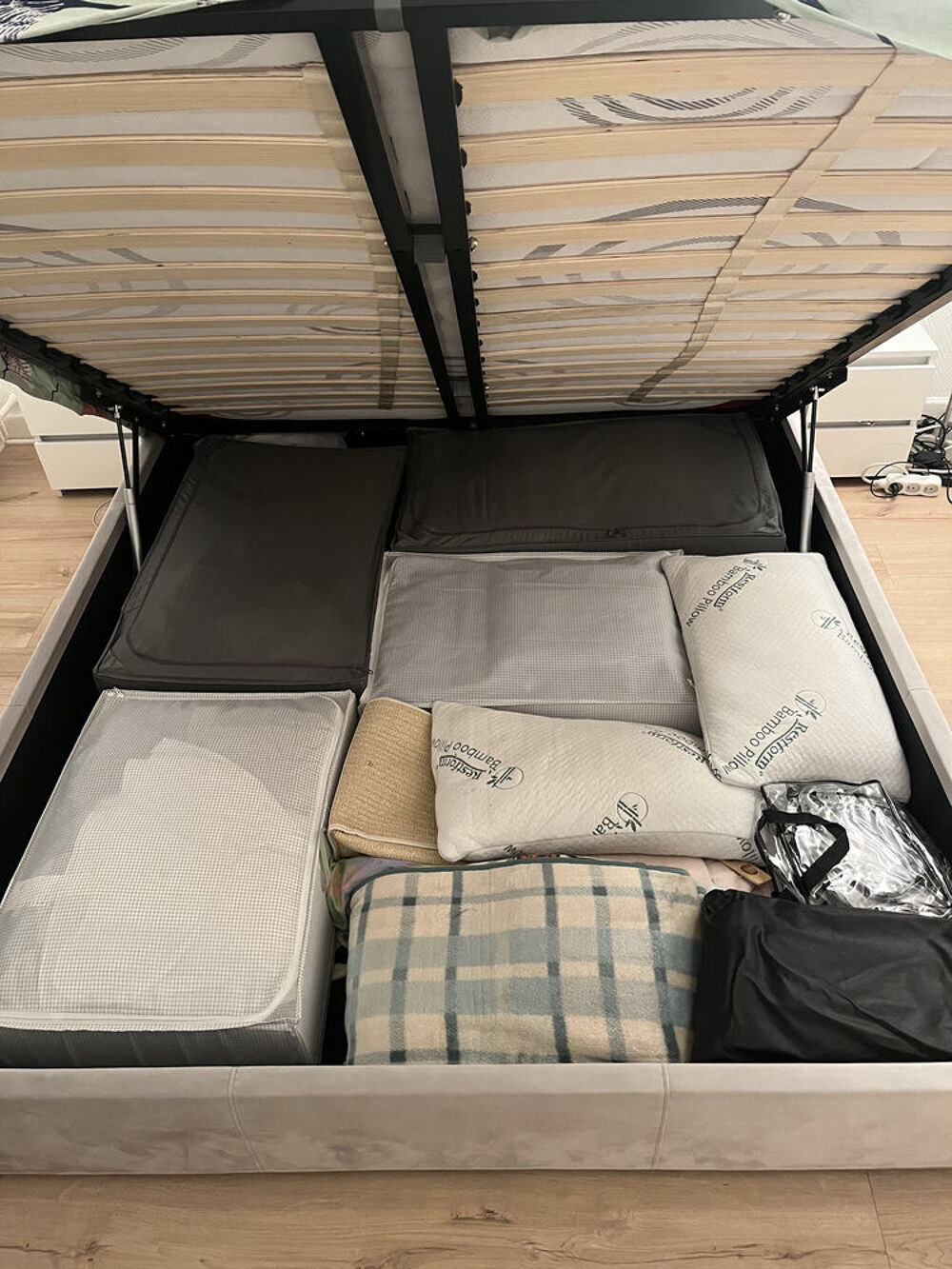 Lit coffre avec matelas memory 160x200cm Meubles