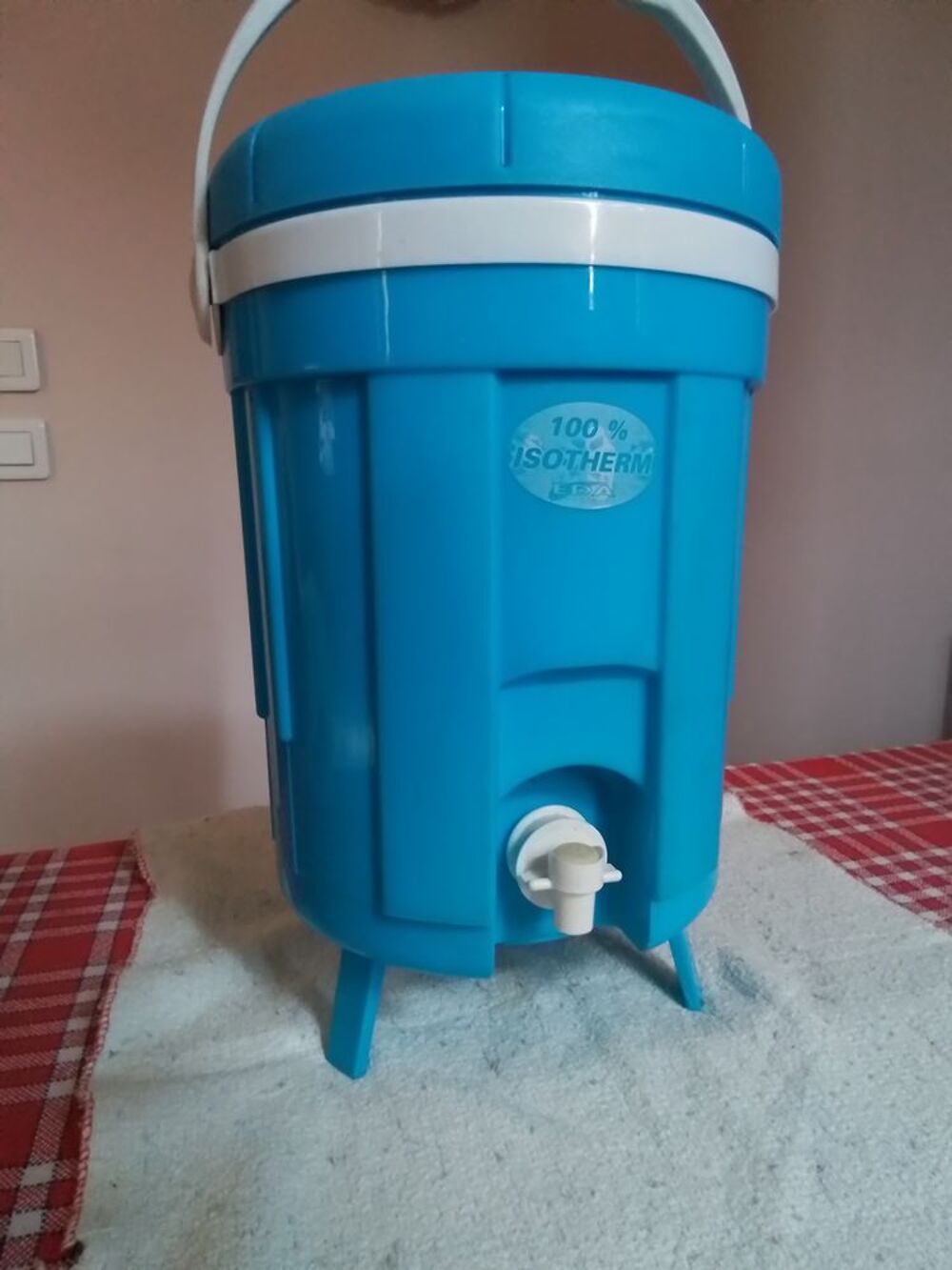 Fontaine isotherme 8L sur pieds avec robinet int&eacute;gr&eacute; Cuisine